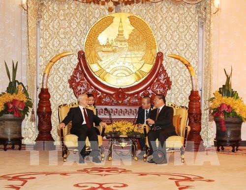 Le dirigeant Nguyên Phu Trong rencontre l’ancien président laotien Choumaly Sayasone ảnh 1 Le dirigeant Nguyên Phu Trong rencontre l’ancien président laotien Choumaly Sayasone ảnh 1