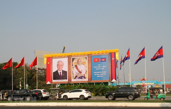 Le dirigeant Nguyen Phu Trong termine sa visite au Laos et au Cambodge ảnh 1 Le dirigeant Nguyen Phu Trong termine sa visite au Laos et au Cambodge ảnh 1