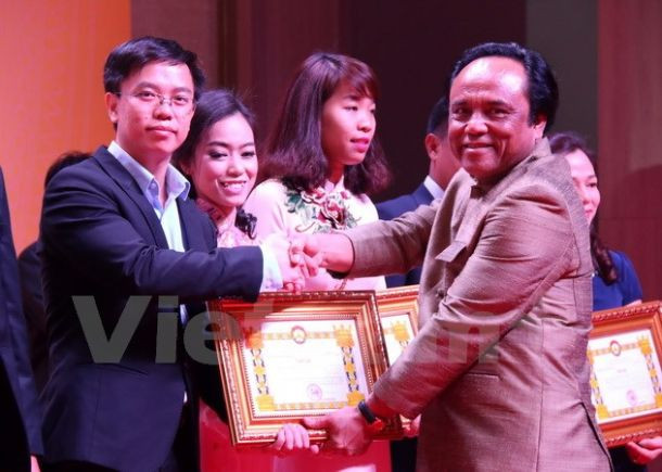 La Journée des entreprises vietnamiennes célébrée au Laos ảnh 1 La Journée des entreprises vietnamiennes célébrée au Laos ảnh 1