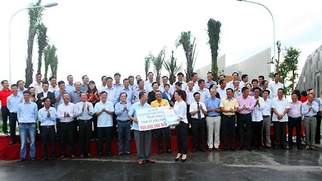Le Consulat d’Afrique du Sud aide Hâu Giang à assainir l’environnement ảnh 1 Le Consulat d’Afrique du Sud aide Hâu Giang à assainir l’environnement ảnh 1