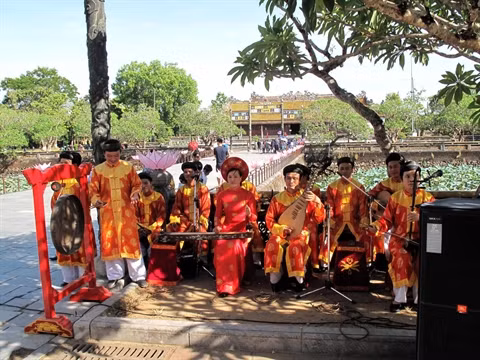 Plus de 1,4 million de touristes étrangers ont visité Hue ảnh 1