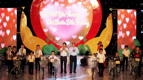 Programmes caritatifs en faveur des enfants de Cân Tho, Dak Lak et Quang Nam ảnh 2 Programmes caritatifs en faveur des enfants de Cân Tho, Dak Lak et Quang Nam ảnh 2