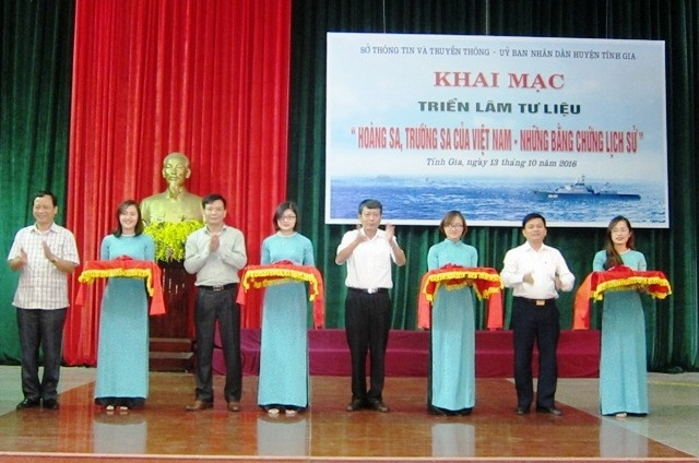 Exposition "Hoàng Sa et Truong Sa appartiennent au Vietnam" à Thanh Hoa ảnh 1 Exposition "Hoàng Sa et Truong Sa appartiennent au Vietnam" à Thanh Hoa ảnh 1