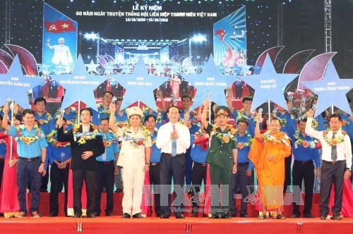 60e anniversaire de la Journée traditionnelle de la Fédération de la Jeunesse du Vietnam ảnh 2 60e anniversaire de la Journée traditionnelle de la Fédération de la Jeunesse du Vietnam ảnh 2