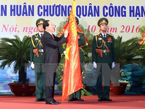 Commémoration de la 70e Journée traditionnelle des forces armées de Hanoï ảnh 1 Commémoration de la 70e Journée traditionnelle des forces armées de Hanoï ảnh 1