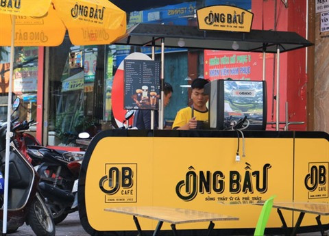 COVID-19 : Les chaînes de café au Vietnam développent la vente à emporter ảnh 2