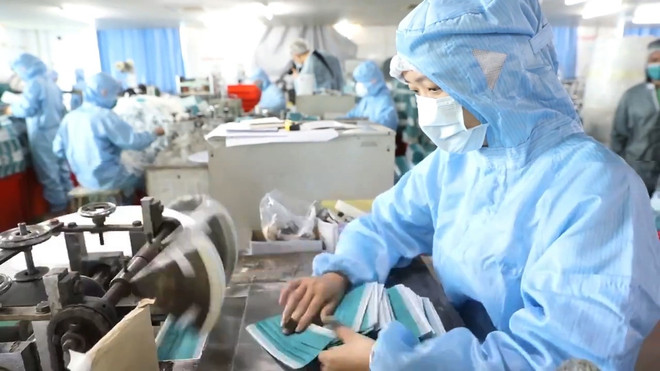 Le Vietnam exporte plus de 1,3 milliard de masques médicaux ảnh 1
