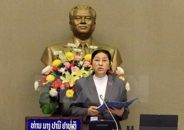 La présidente de l’AN laotienne en visite au Vietnam ảnh 1