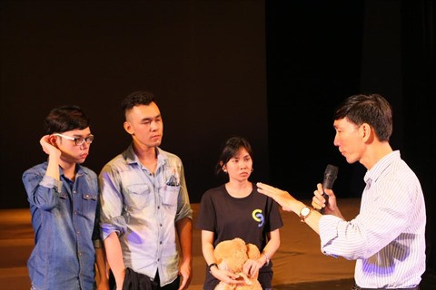 Les étudiants montent sur les planches pour mieux apprendre ảnh 1