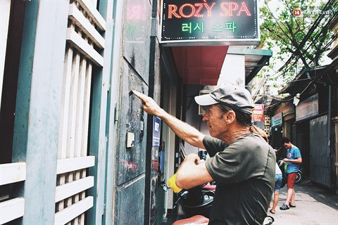 À Hanoi, un vétéran américain en opération "murs propres" ảnh 2