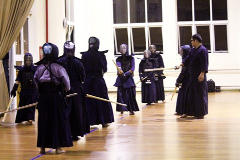Le kendo, la «voie du sabre japonais», fait des adeptes à Hanoi ảnh 1 Le kendo, la «voie du sabre japonais», fait des adeptes à Hanoi ảnh 1