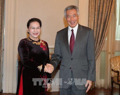 La présidente de l’AN rencontre des dirigeants singapouriens ảnh 2 La présidente de l’AN rencontre des dirigeants singapouriens ảnh 2