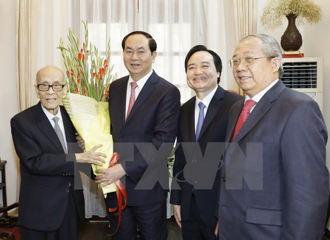 Les dirigeants rendent hommage aux enseignants vietnamiens ảnh 1 Les dirigeants rendent hommage aux enseignants vietnamiens ảnh 1