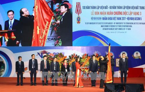 Le Premier ministre Nguyên Xuân Phuc décore l’Hôpital central d’ophtalmologie ảnh 1 Le Premier ministre Nguyên Xuân Phuc décore l’Hôpital central d’ophtalmologie ảnh 1