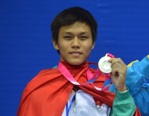 Le Vietnam gagne quatre médailles d’or aux Championnats d’haltérophilie juniors d’Asie ảnh 1