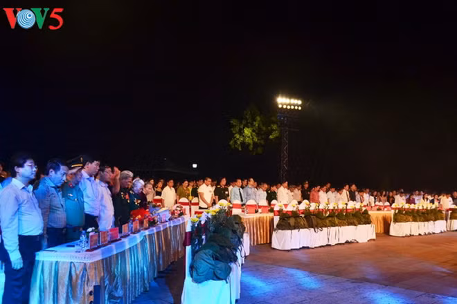 Multiplex télévisé en hommage aux personnes méritantes envers la Patrie ảnh 1