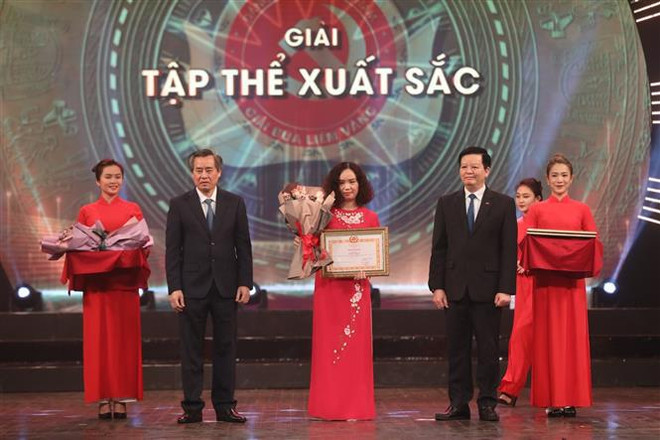 La remise des Prix nationaux de la presse sur l'édification du Parti 2021 « Marteau et Faucille d'or » ảnh 2