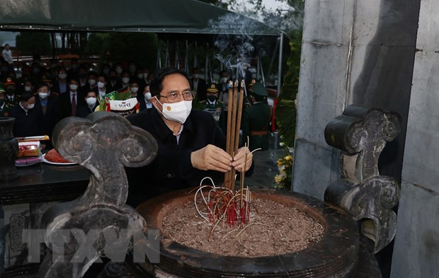 Têt : le PM Pham Minh Chinh rend visite aux officiers, soldats et ouvriers de Quang Ninh ảnh 2 Têt : le PM Pham Minh Chinh rend visite aux officiers, soldats et ouvriers de Quang Ninh ảnh 2