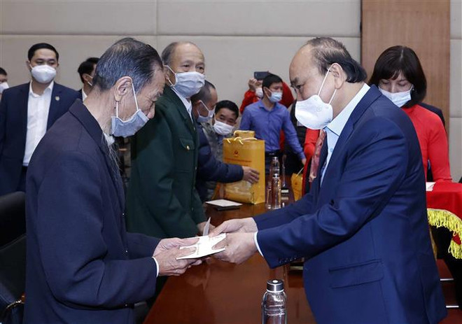 Le président formule ses vœux à Hai Phong, visite l’usine Vinfast ảnh 2 Le président formule ses vœux à Hai Phong, visite l’usine Vinfast ảnh 2