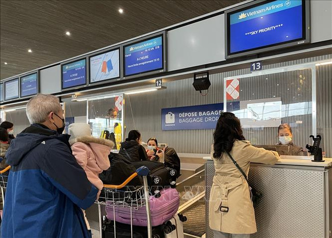 Reprise des vols commerciaux: cadeaux du Têt de Vietnam Airlines aux expatriés vietnamiens en France ảnh 1 Reprise des vols commerciaux: cadeaux du Têt de Vietnam Airlines aux expatriés vietnamiens en France ảnh 1