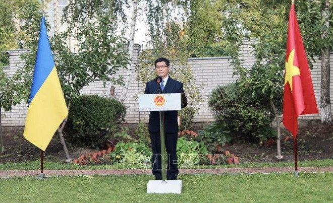 L'ambassade du Vietnam en Ukraine accorde toujours la priorité à la communauté vietnamienne ảnh 1 L'ambassade du Vietnam en Ukraine accorde toujours la priorité à la communauté vietnamienne ảnh 1