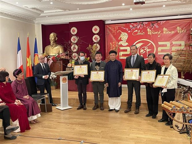 Rencontre du Printemps avec l’Ambassade du Vietnam en France via pont virtuel ảnh 3 Rencontre du Printemps avec l’Ambassade du Vietnam en France via pont virtuel ảnh 3