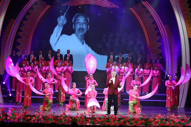 Programme artistique “Un Printemps dédié au Parti” à Hanoi ảnh 1 Programme artistique “Un Printemps dédié au Parti” à Hanoi ảnh 1
