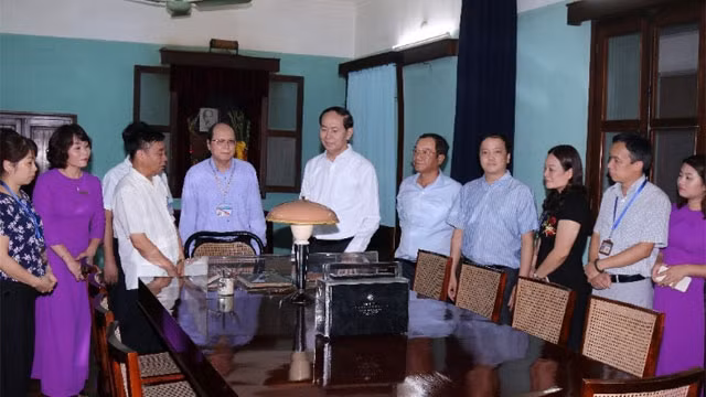 Le chef de l’État rend hommage au Président Hô Chi Minh ảnh 1