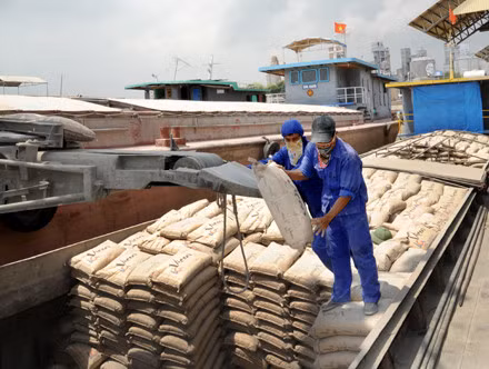 Forte croissance des exportations de clinker et de ciment en Chine ảnh 1