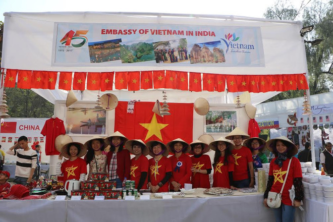 Le Vietnam à la Foire caritative Bazaar en Inde ảnh 1