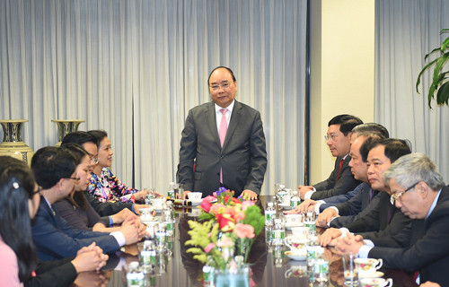 Le PM travaille avec la mission permanente du Vietnam auprès de l'ONU ảnh 1 Le PM travaille avec la mission permanente du Vietnam auprès de l'ONU ảnh 1
