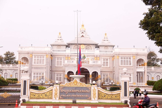 Le Laos commence deux jours de deuil national en mémoire du président Trân Dai Quang ảnh 1 Le Laos commence deux jours de deuil national en mémoire du président Trân Dai Quang ảnh 1