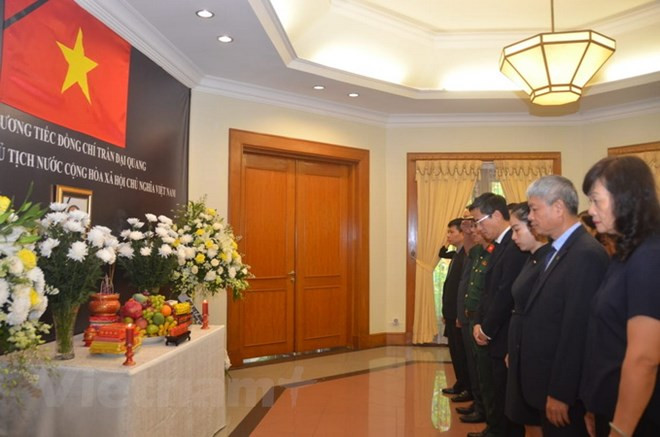 La cérémonie funéraire du président Tran Dai Quang à l’étranger ảnh 1 La cérémonie funéraire du président Tran Dai Quang à l’étranger ảnh 1