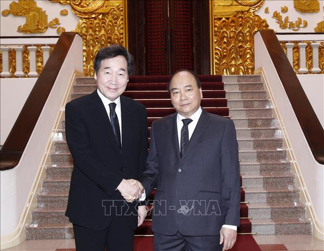 Entrevue entre le PM Nguyen Xuan Phuc et son homologue sud-coréen Lee Nak-yeon ảnh 1 Entrevue entre le PM Nguyen Xuan Phuc et son homologue sud-coréen Lee Nak-yeon ảnh 1