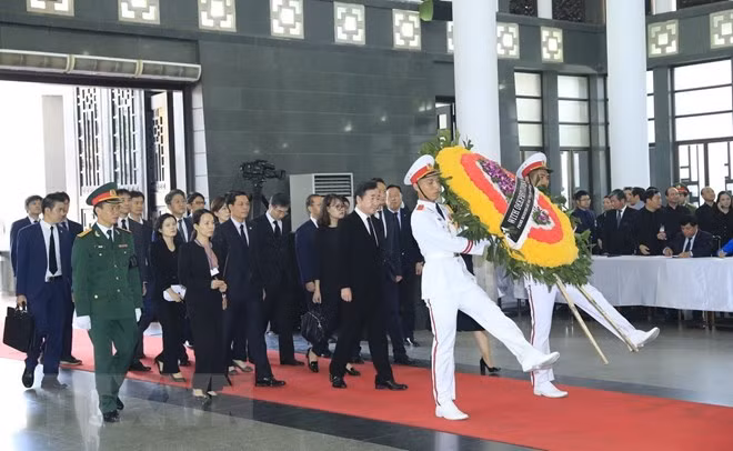 Plusieurs délégations étrangères rendent hommage au président Tran Dai Quang ảnh 1