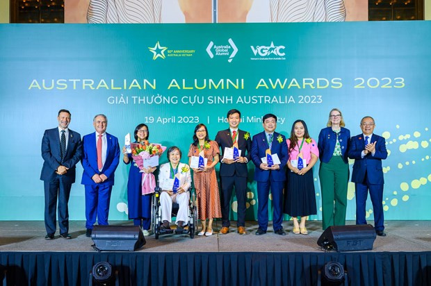 Remise du prix des anciens élèves vietnamiens faisant des études en Australie à six personnes ảnh 1 Remise du prix des anciens élèves vietnamiens faisant des études en Australie à six personnes ảnh 1
