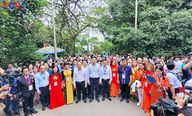 Les Viet- kieu de 23 pays célèbrent la fête des rois Hung 2023 ảnh 1 Les Viet- kieu de 23 pays célèbrent la fête des rois Hung 2023 ảnh 1