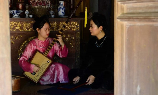 Pham Thi Huê, la passerelle entre le ca trù et la jeunesse ảnh 3 Pham Thi Huê, la passerelle entre le ca trù et la jeunesse ảnh 3