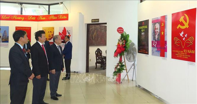 Un journal lao loue la maturité et le développement du Parti communiste du Vietnam ảnh 1 Un journal lao loue la maturité et le développement du Parti communiste du Vietnam ảnh 1
