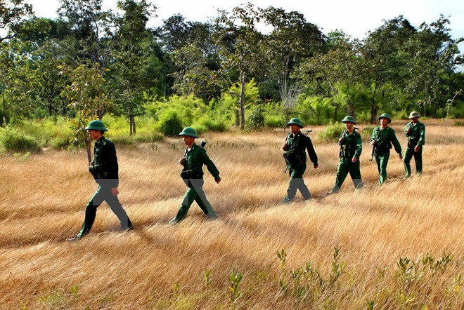 Réunion sur la sécurité et la défense de la ligne frontalière Vietnam-Cambodge à Can Tho ảnh 1 Réunion sur la sécurité et la défense de la ligne frontalière Vietnam-Cambodge à Can Tho ảnh 1