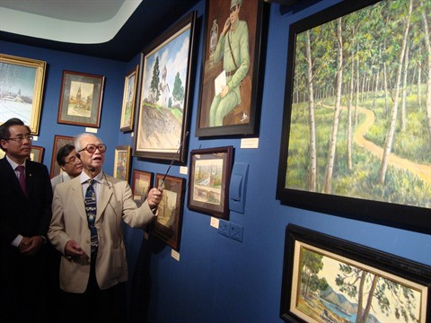 Une exposition en l’honneur du centenaire de la Révolution d’Octobre russe à Hanoi ảnh 1 Une exposition en l’honneur du centenaire de la Révolution d’Octobre russe à Hanoi ảnh 1