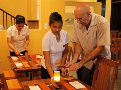 Un Américain aux côtés des enfants des rues ảnh 1