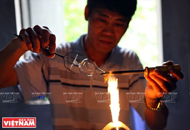 Les artisans verriers de la commune de Thong Nhat ảnh 1 Les artisans verriers de la commune de Thong Nhat ảnh 1