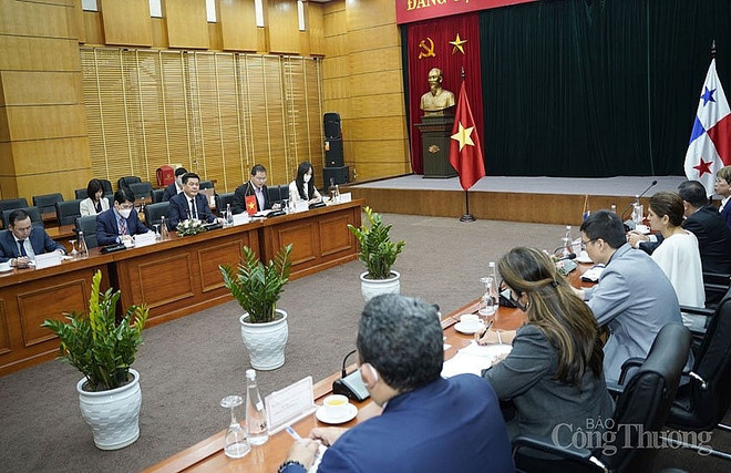 Le Vietnam et le Panama veulent renforcer leur coopération économique ảnh 2 Le Vietnam et le Panama veulent renforcer leur coopération économique ảnh 2