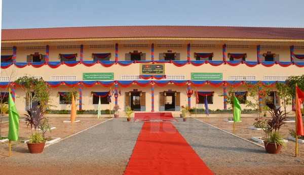 Inauguration d’un ouvrage de l'Ecole du génie du Cambodge financée par le Vietnam ảnh 2