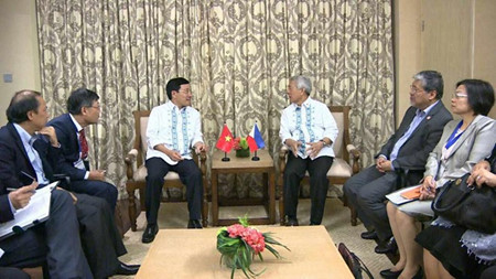 Le vice-PM Pham Binh Minh rencontre le ministre des AE des Philippines ảnh 1 Le vice-PM Pham Binh Minh rencontre le ministre des AE des Philippines ảnh 1