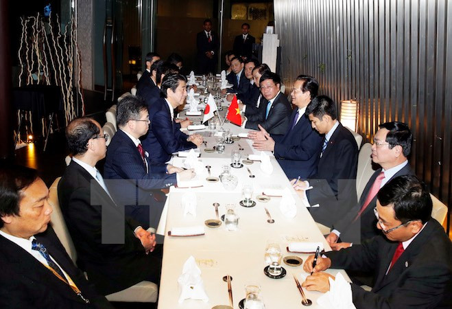 Vietnam-Japon : rencontre des PM en marge du 27e Sommet de l'ASEAN ảnh 1 Vietnam-Japon : rencontre des PM en marge du 27e Sommet de l'ASEAN ảnh 1