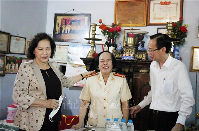 La présidente de l’AN rend visite aux mères héroïques à Ho Chi Minh-Ville ảnh 1 La présidente de l’AN rend visite aux mères héroïques à Ho Chi Minh-Ville ảnh 1