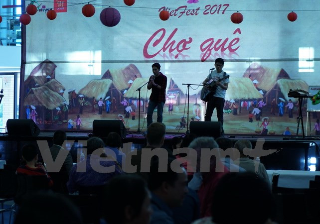 Des étudiants vietnamiens en Australie promeuvent la culture traditionnelle aux amis étrangers ảnh 1 Des étudiants vietnamiens en Australie promeuvent la culture traditionnelle aux amis étrangers ảnh 1