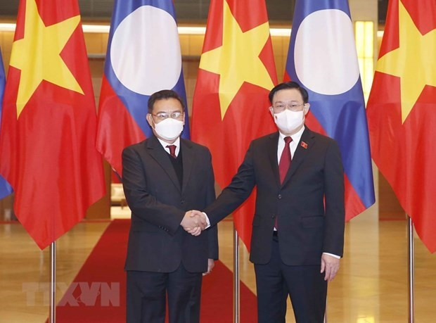 La visite du président de l'AN illustre la confiance politique spéciale du Vietnam avec le Laos ảnh 1 La visite du président de l'AN illustre la confiance politique spéciale du Vietnam avec le Laos ảnh 1